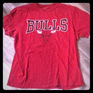 Distressed Chicago Bulls logo Tee